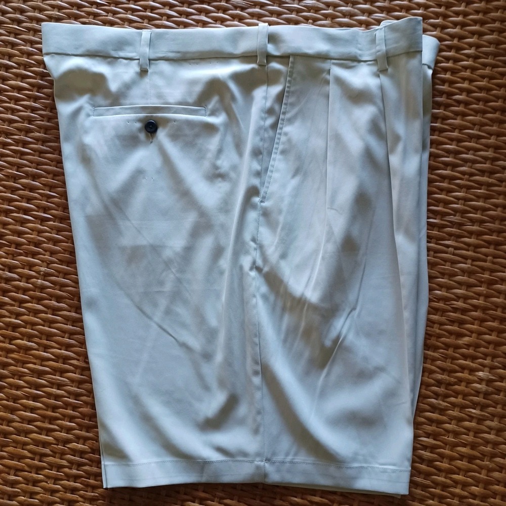Savane Mens Pleated Flat Front Khaki Shorts Classic Fit Size 42 - Picture 4 of 8